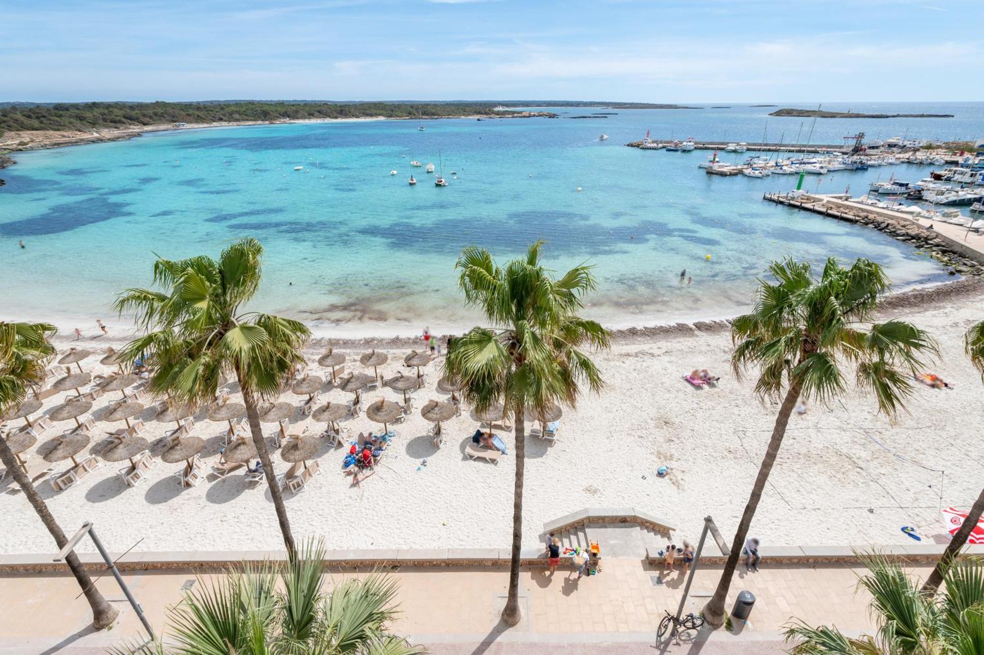 Beachfront Penthouse Apartment Colònia de Sant Jordi