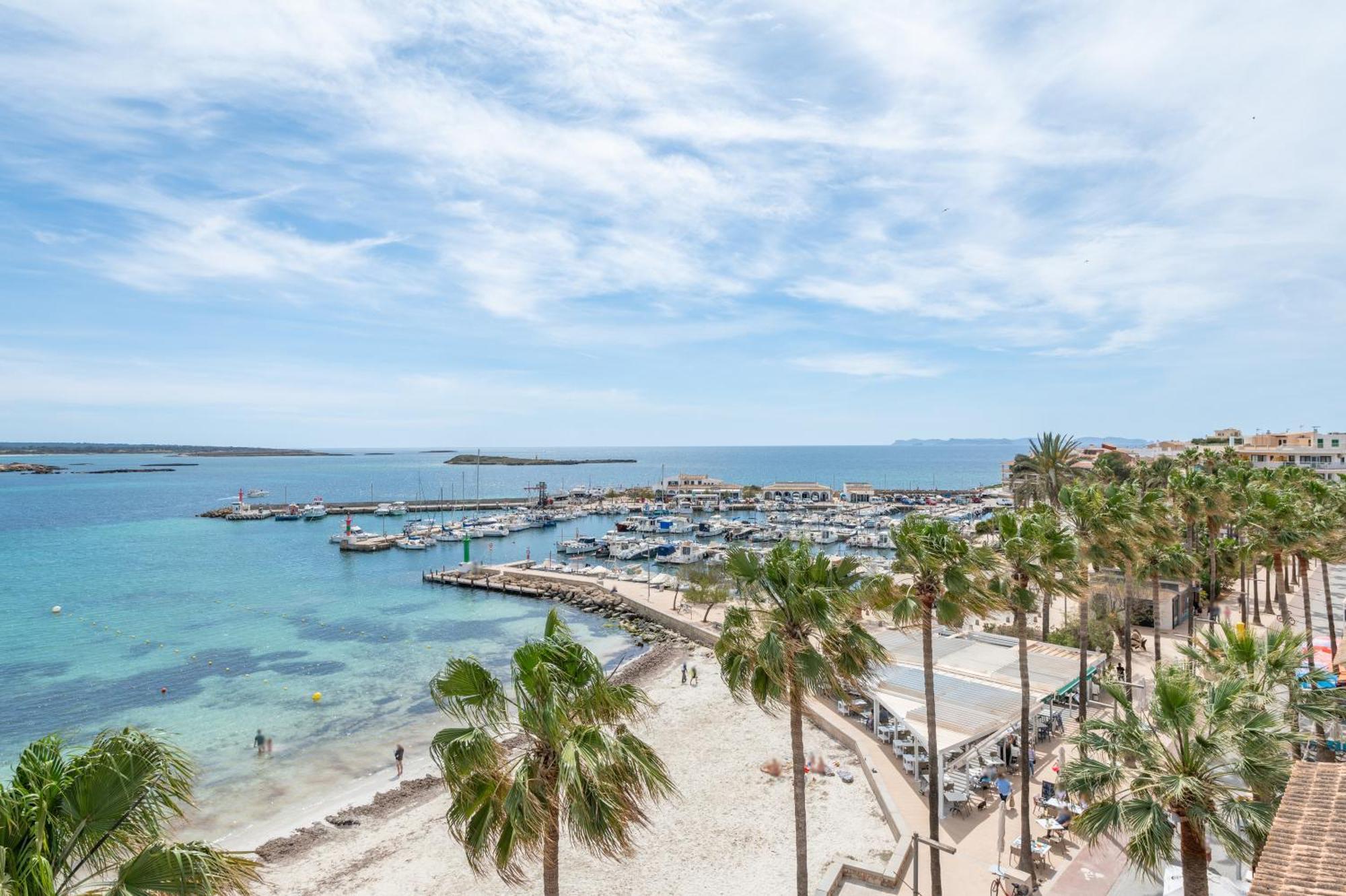 Beachfront Penthouse * Colònia de Sant Jordi